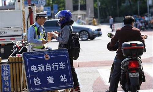 交警开的电动车罚单不交会怎么样_交警一旦